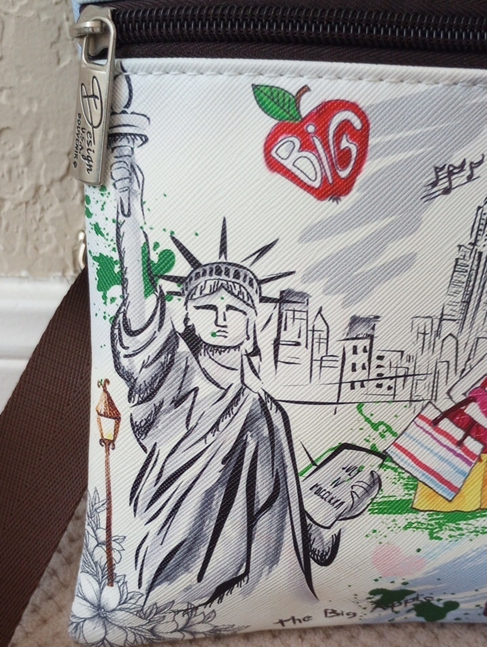 New York Design USA Crossbody Bag - Picture 2 of 8